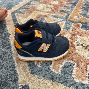New Balance 373